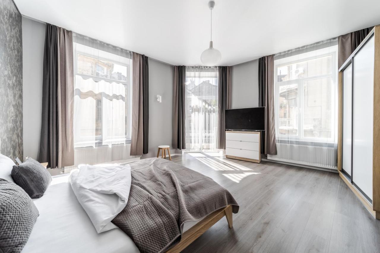 Inshiapartments On Popovycha Str リヴィウ エクステリア 写真
